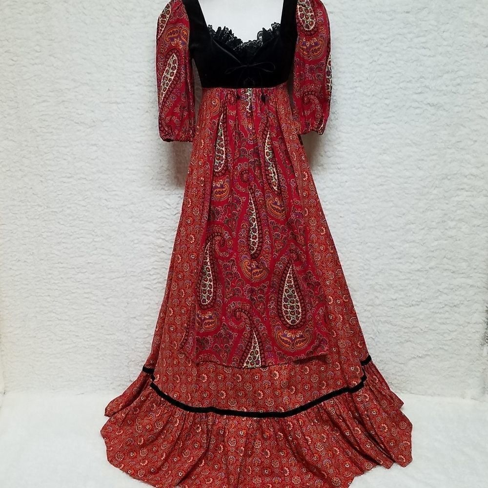 𝅺RARE Vintage 1970s Rags Red Paisley Velvet Cottagecore Victorian Prairie Dress - Picture 5 of 16